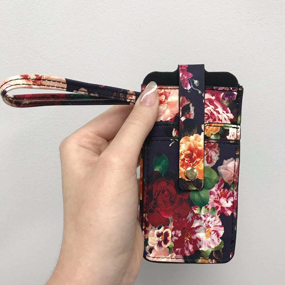 🦊 3 for $20 Floral Wristlet - Picture 2 of 4